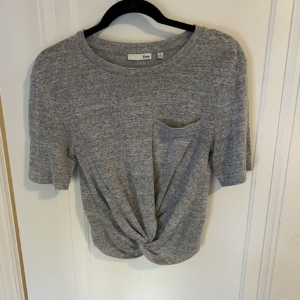 Aritzia Wilfred Free Front Twist Tee Gray Size M